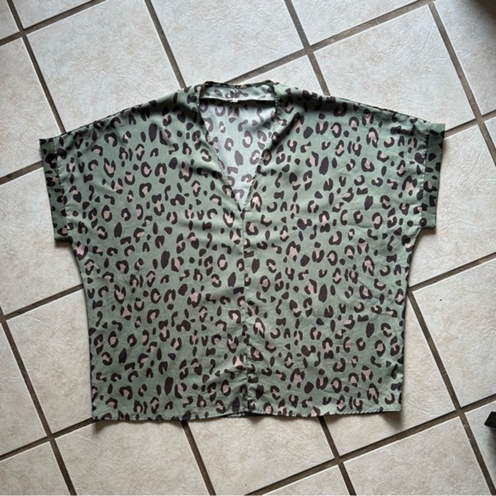 JODIFL Olive and Brown Animal Print Top size 3x EUC